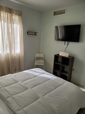 2 bedrooms, desk, iron/ironing board, free WiFi