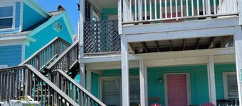 Paradise Awaits | Funky Studio Suite | Central Location