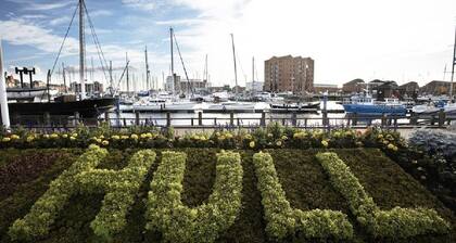 Luxury Duplex 2-Bed Apartment Fruit Market Marina