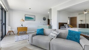 1 bedroom, iron/ironing board, free WiFi, bed sheets - Chic One Bedroom Studio - Unit 3 - 2 Katharina Street, Noosa Heads (Noosa Heads)
