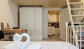 1 bedroom, WiFi, bed sheets - Fun+Easy in the Center of Prague (Praha)