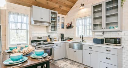 🍷CLOUD WINE COTTAGE FLX🍷secluded w/ HOT TUB in the heart of wine country!