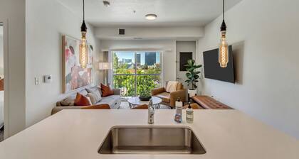 Downtown SLC 1BR/1BA King Suite w/ Equipped Kitchen + Queen Sleeper + Gym