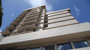 A high-rise building with multiple balconies and a sign that reads "Pina". - Beautiful Studio at Luana Waikiki Near Beach  (Honolulu)