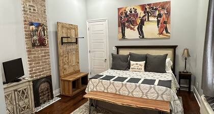 Renovated Efficiency steps away from Magazine St