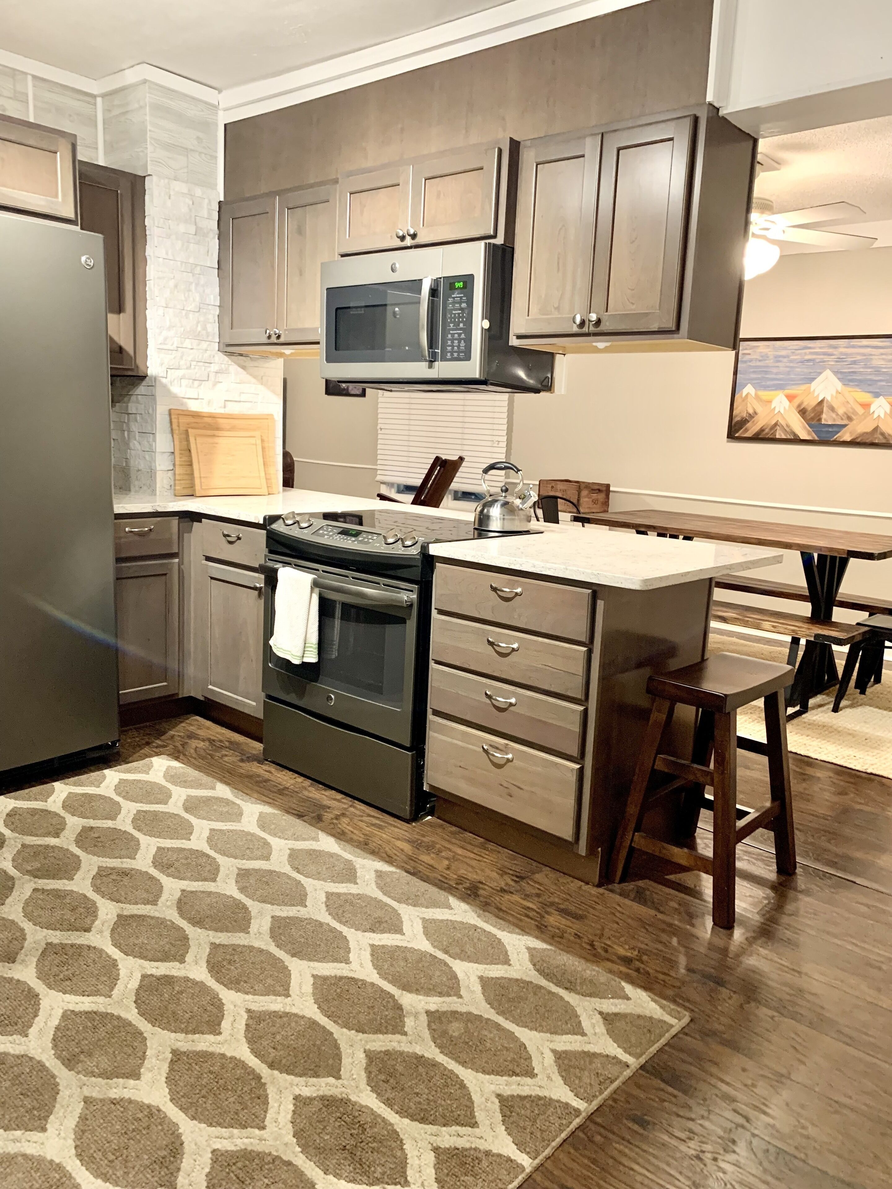 Geladeira, micro-ondas, lava-louças, cafeteira/chaleira