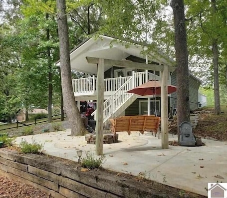 Property grounds. Beautiful Cottage -Water Front+dock+Big Bear Bay