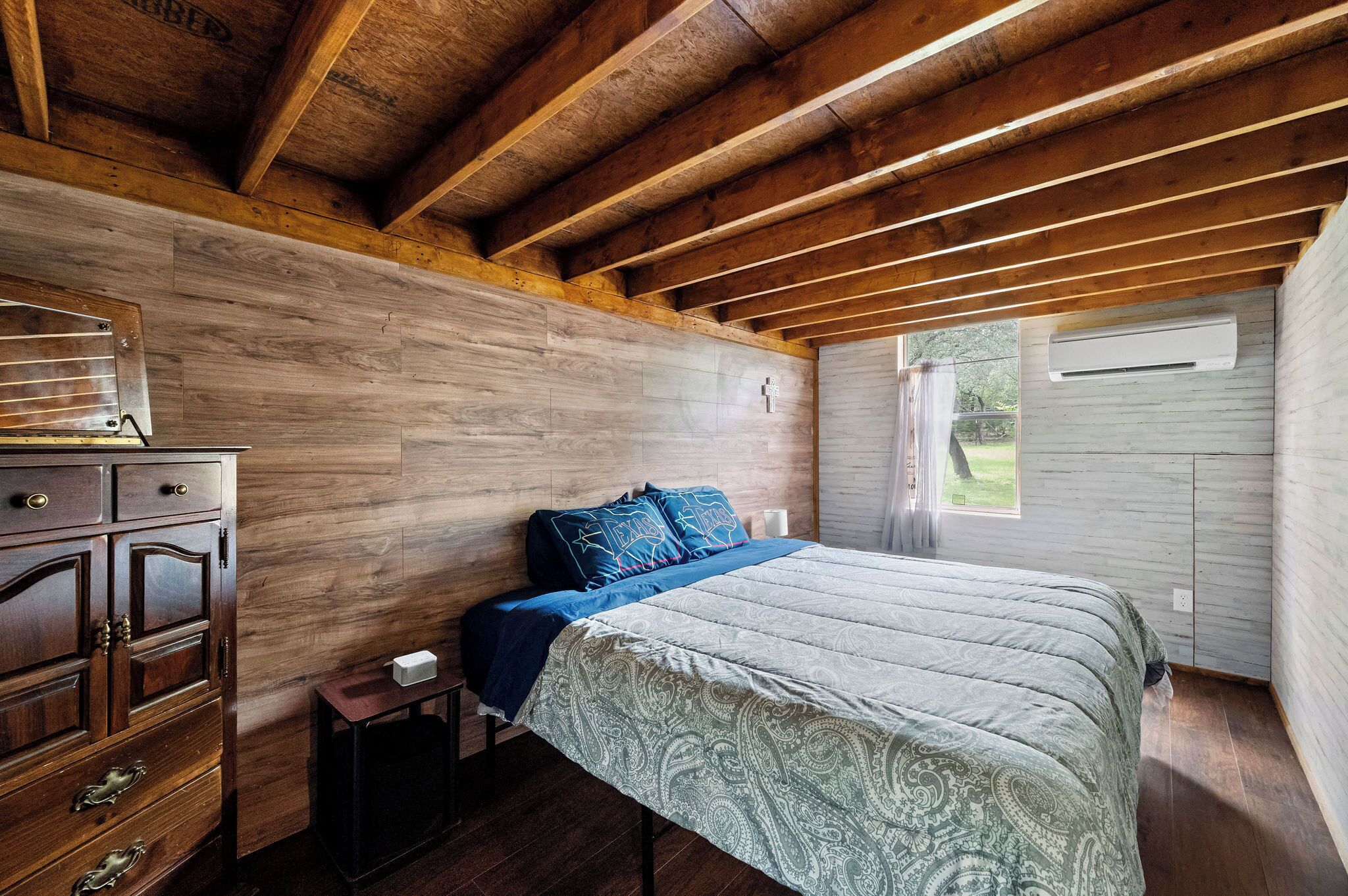 2 عدّة غرف نوم وواي فاي مجانًا وملاءات أسرّة