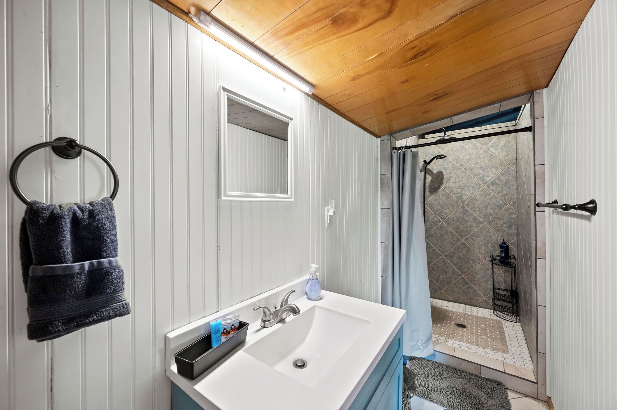 مجففات شعر، مناشف، صابون، شامبو