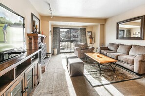 Smart TV, fireplace, DVD player