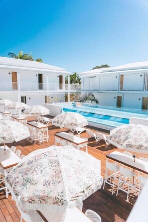 Outdoor pool - Bounce Noosa (Sunshine Coast)