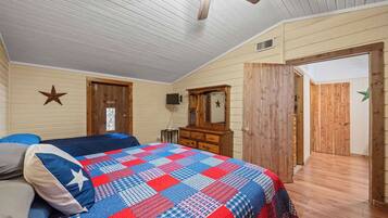 2 bedrooms, desk, iron/ironing board, free WiFi