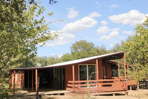 Exterior - 1 Rustic Historic Hico Cabin  | Glamping Near Fossil Rim & Dinosaur World (Hico)