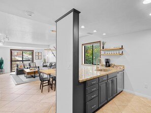 Interior - Newly Renovated, PC Base, Walk to lifts, Private Hot Tub, Pool, Free Parking (Park City)