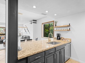 Interior - Newly Renovated, PC Base, Walk to lifts, Private Hot Tub, Pool, Free Parking (Park City)