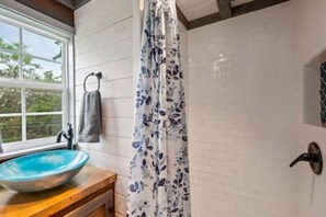 Spa shower - 4 Tiny Town + Monthly + Utilities + Comfy Stay (Hico)