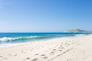 On the beach - Rare Christmas 2026 Week 3BD Oceanfront Penthouse (Cabo San Lucas)