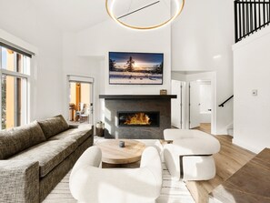 Smart-TV, Kamin, DVD-Player