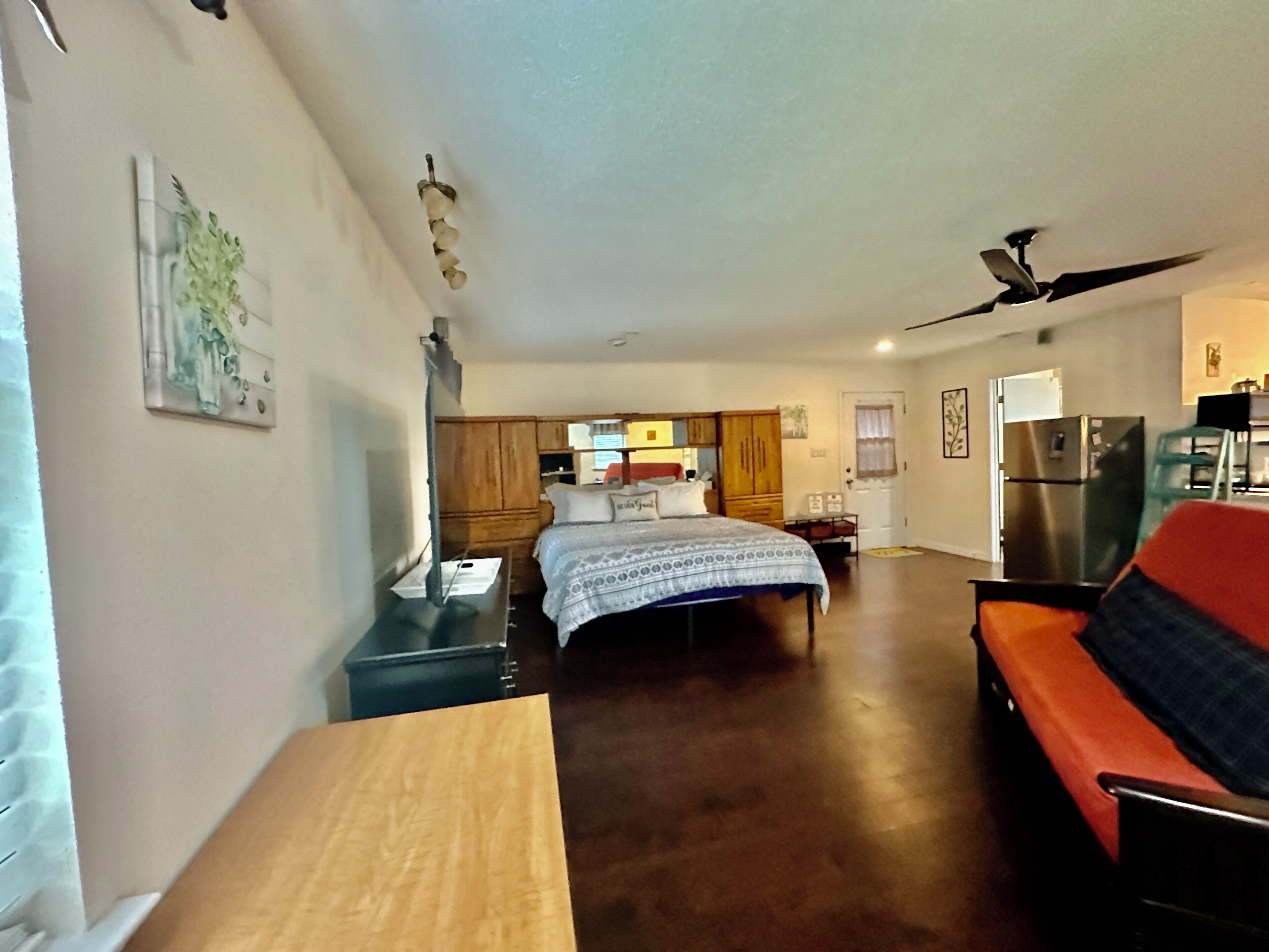 2 bedrooms, desk, iron/ironing board, free WiFi