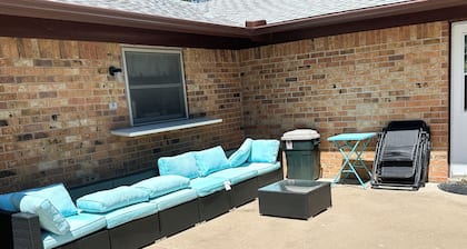 Vibrant Work Stay Studio Cowboy Pool, Pet ok near Tx Motor Speedway