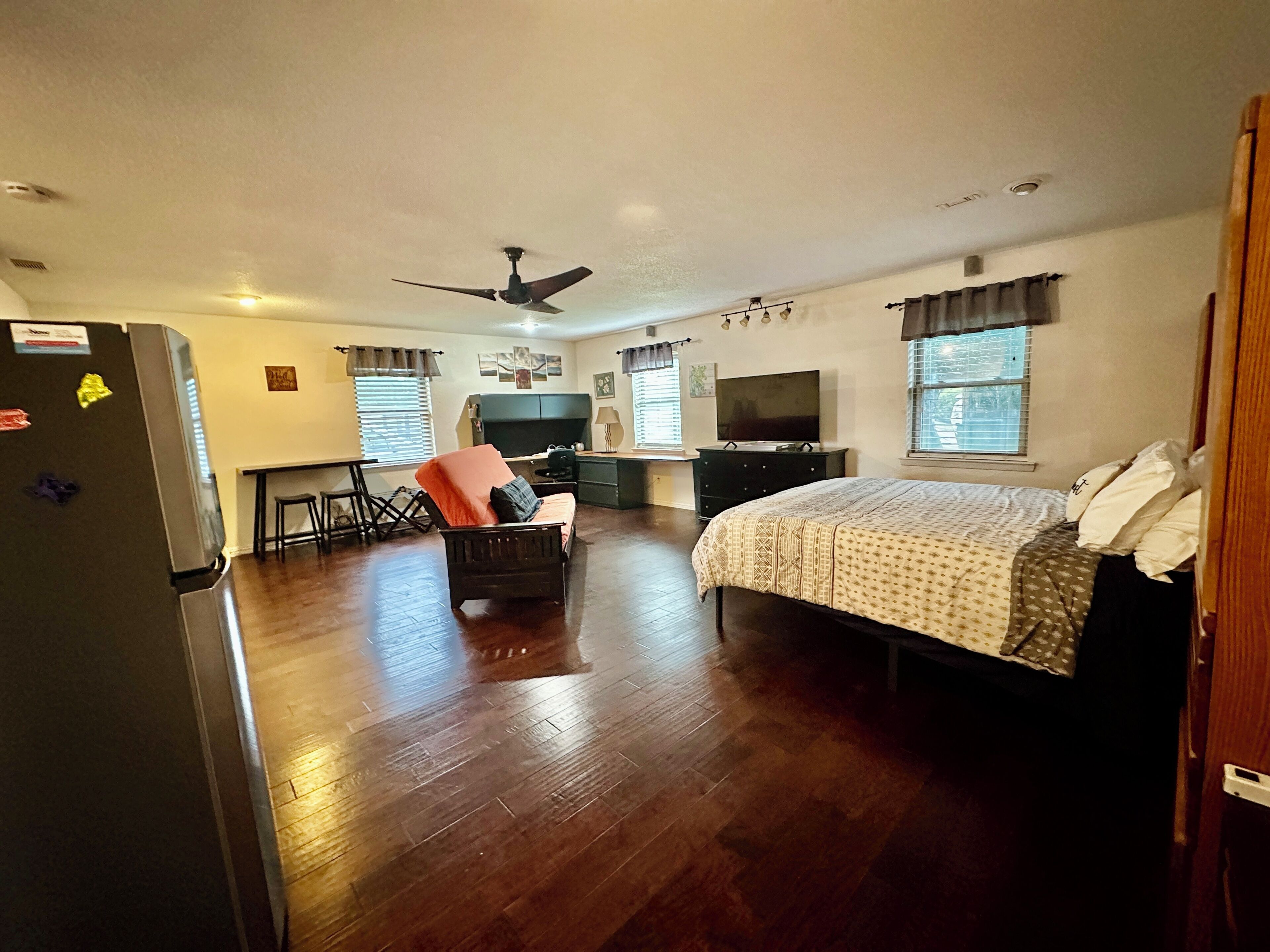 2 bedrooms, desk, iron/ironing board, free WiFi