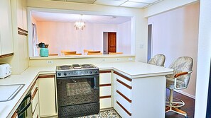 Fridge, microwave, oven, dishwasher - Fort Worth World Cup: 25 min Drive to Stadium/40 min drive to Fan Fest • Sleeps (Fort Worth)