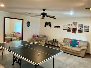 Game room - Arcade Ping-Pong Fun TX Speedway Cowboy Pool (Fort Worth)
