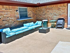 Terrace/patio - Fort Worth World Cup: 25 min Drive to Stadium/40 min drive to Fan Fest • Sleeps (Fort Worth)