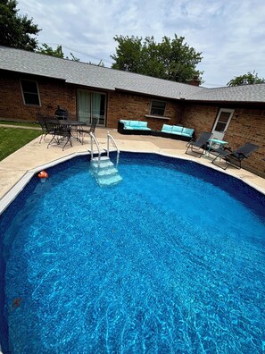 Outdoor pool - Fort Worth World Cup: 25 min Drive to Stadium/40 min drive to Fan Fest  • Sleeps (Fort Worth)