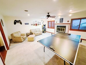 Game room - Fort Worth World Cup: 25 min Drive to Stadium/40 min drive to Fan Fest  • Sleeps (Fort Worth)