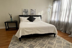 Room - Stylish 2-bedroom apartment  (irvington)