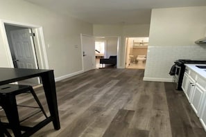 Interior - Stylish 2-bedroom apartment  (irvington)