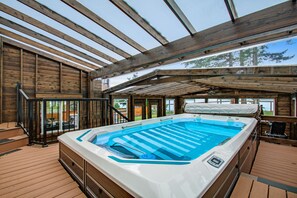 Indoor spa tub - Luxury Home w/Exercise Pool & Hot Tub, Free WiFi, Fire Pit, Deck, & Game Room (Tulalip)