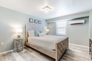 2 bedrooms, iron/ironing board, Internet, bed sheets