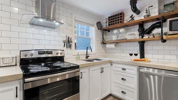 冰箱、微波炉、烤箱、炉灶