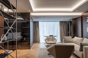 Business Double Room | Premium bedding, down comforters, minibar, desk
