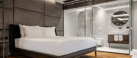 Business tweepersoonskamer | Luxe beddengoed, donsdekens, een minibar, een bureau