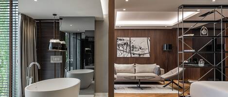 Kahden hengen businesshuone | Ylelliset vuodevaatteet, untuvapeitot, minibaari, työpöytä