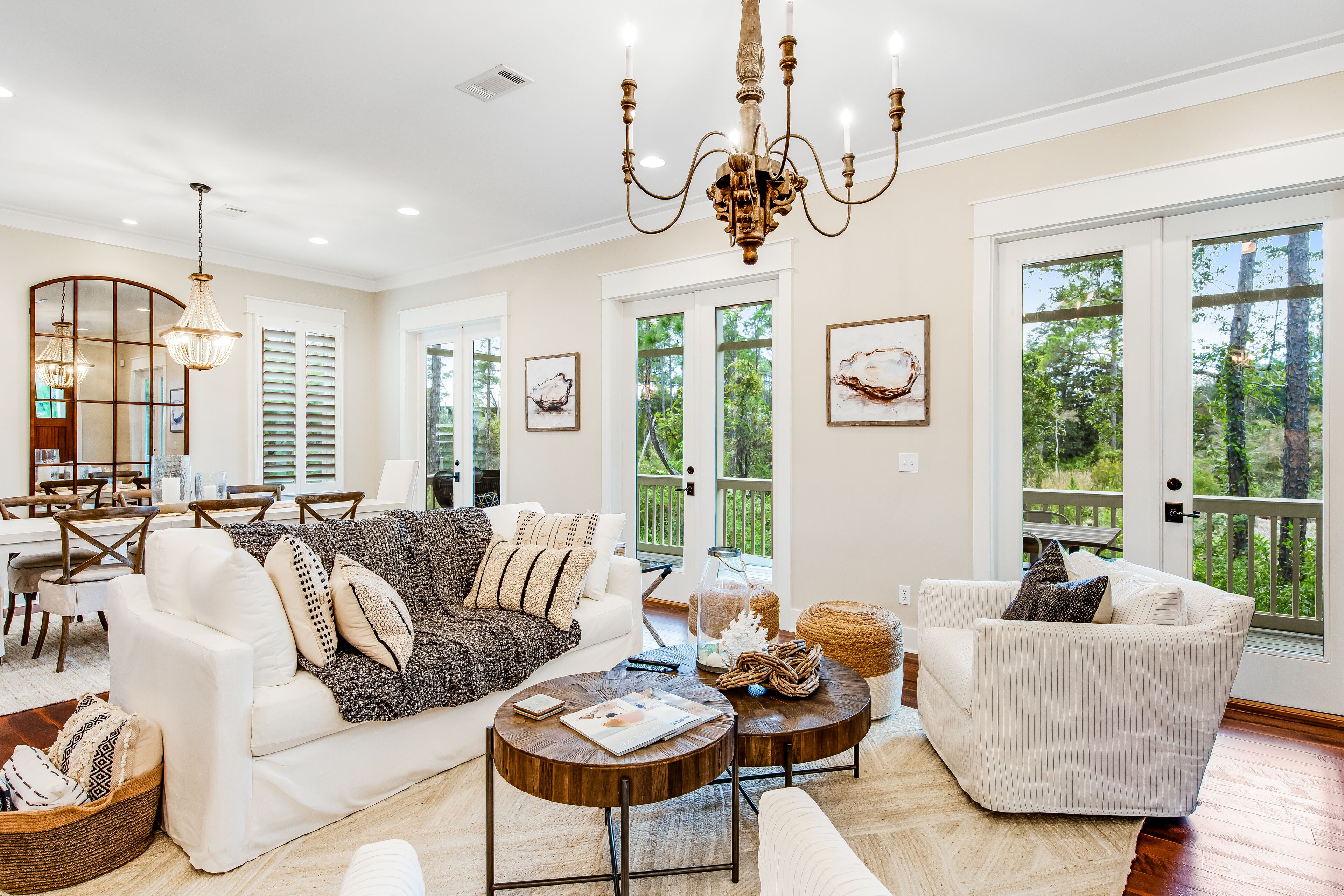 Elegant, family-friendly home with fast WiFi, screened-in deck & balcony