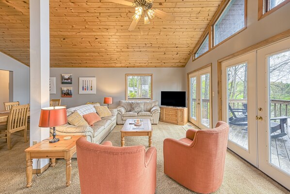 TV, table football, ping pong