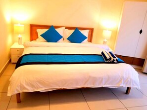 2 camere, una scrivania, ferro/asse da stiro, culla da viaggio