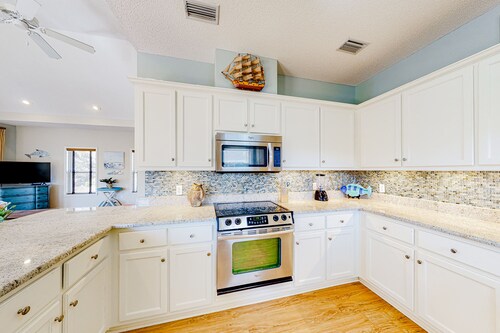 Easy beach access, dog-friendly island home with private hot tub & shared pool