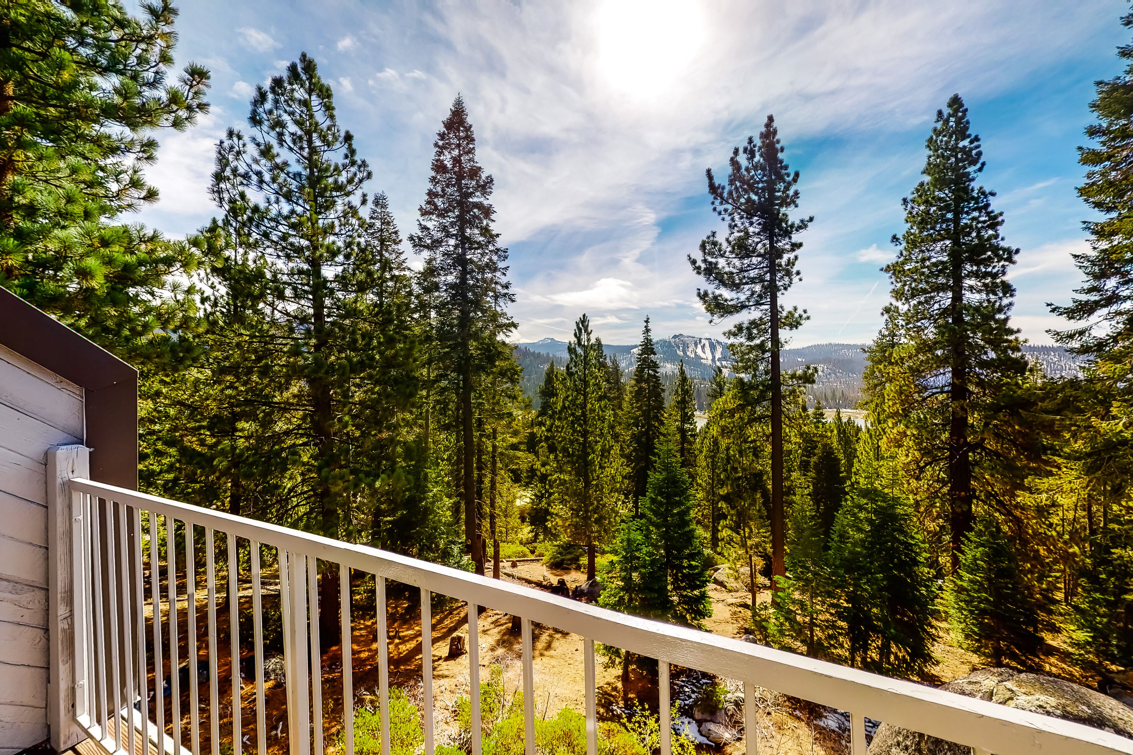 Beautiful Lake Home w/Great Views of Huntington Lake, Private W/D, 2 Large Decks