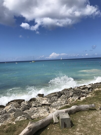 Spring Bookings! Anidele Bliss - 1 BR near Beach/Pool ⭐️ In walkable Holetown.