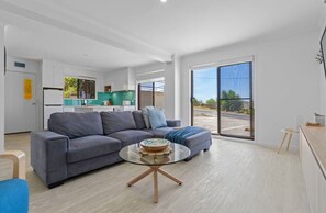 Smart TV - Shore Line Villa @ The Blue Seas (Scamander)