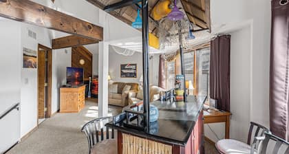 Holiday Shores 30 - Beautiful Villa with Resort Amenities!