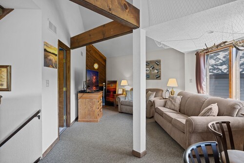 Holiday Shores 30 - Beautiful Villa with Resort Amenities!