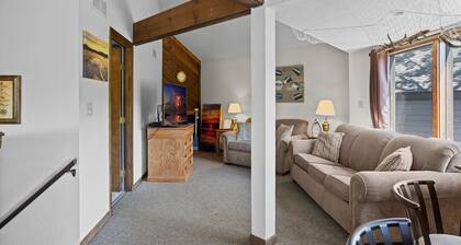 Holiday Shores 30 - Beautiful Villa with Resort Amenities!