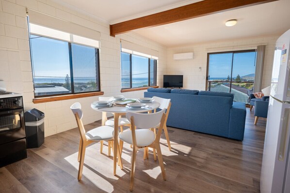 Dining - Sun, Sand & Sea @ The Blue Seas (Scamander)