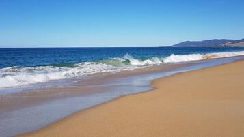 Una spiaggia nelle vicinanze